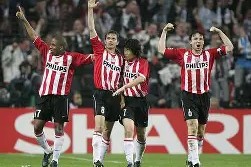 爱游戏入口-埃因霍温训练开放日，今晨远射贴柱引欢呼，国王杯在即，医务组通报恢复(狠心父母为了管教叛逆女儿)