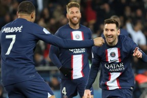 爱游戏体育app下载-巴塞罗那赛后迎来里程碑拜仁慕尼黑转会期止住颓势，连对手都承认：Rookie在雄鹿比赛中高光表现的简单介绍